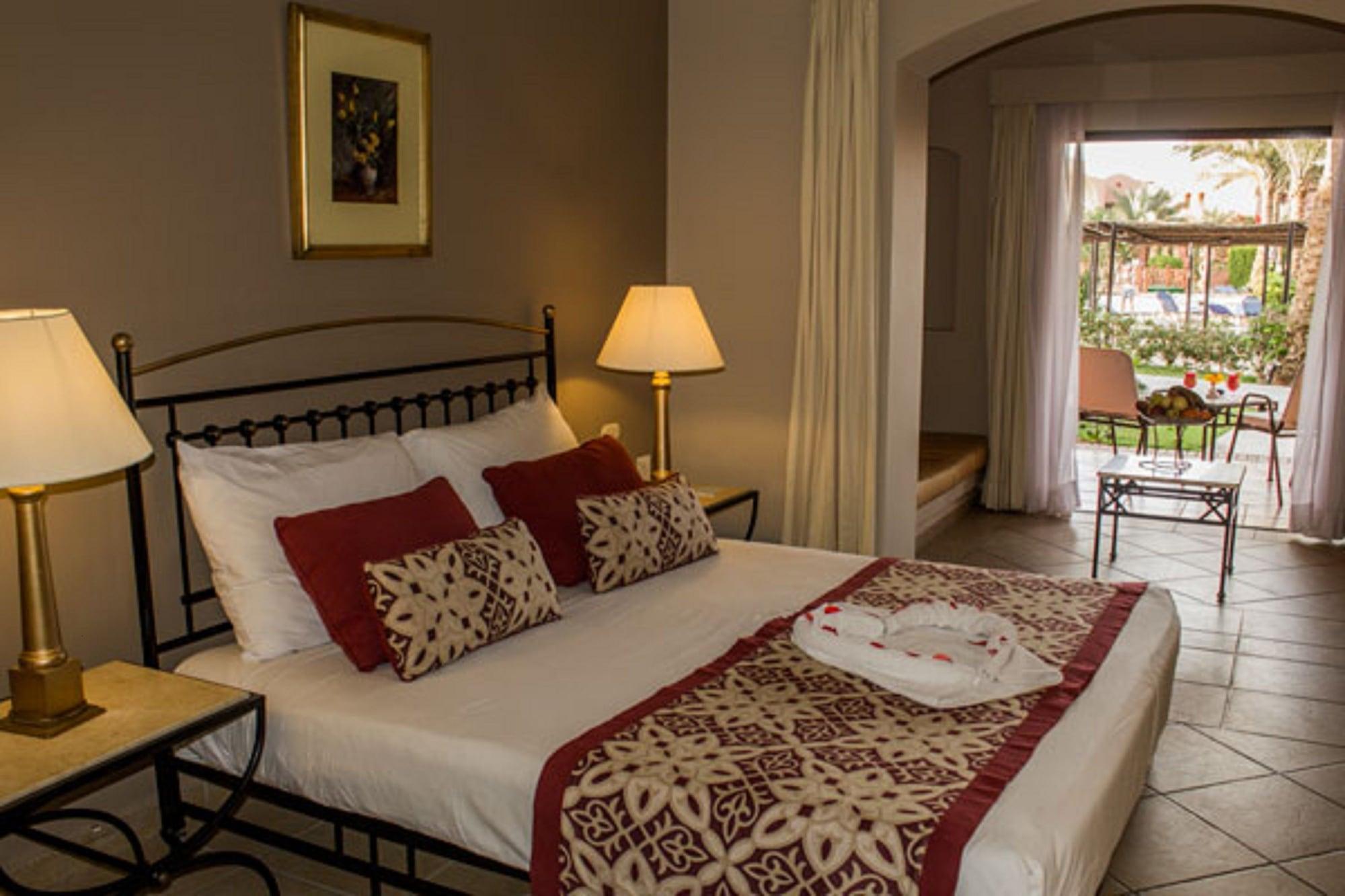 Jaz Makadi Saraya Resort Hurgada Dış mekan fotoğraf A bedroom at the hotel