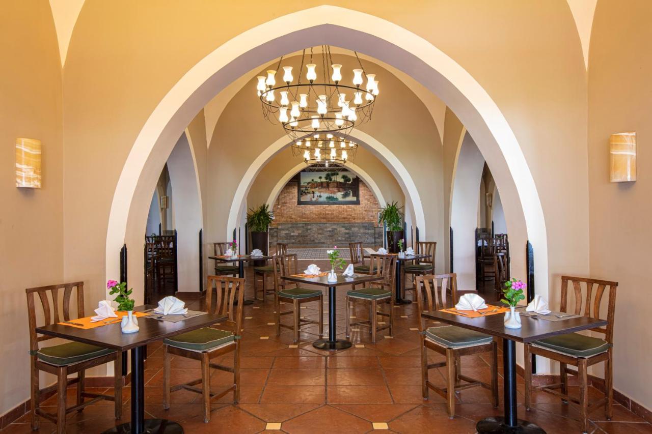 Jaz Makadi Saraya Resort Hurgada Dış mekan fotoğraf The restaurant