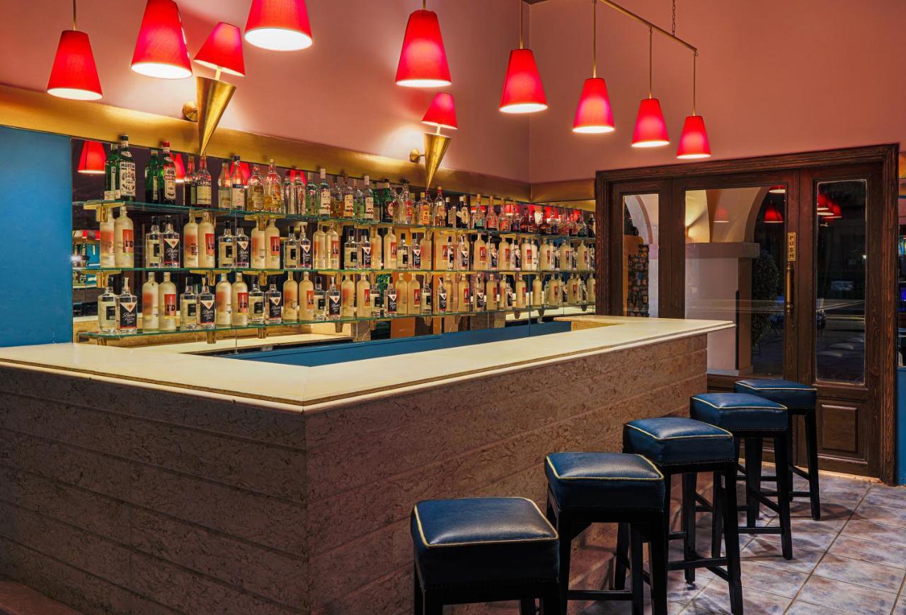 Jaz Makadi Saraya Resort Hurgada Dış mekan fotoğraf The bar at the 1900 restaurant