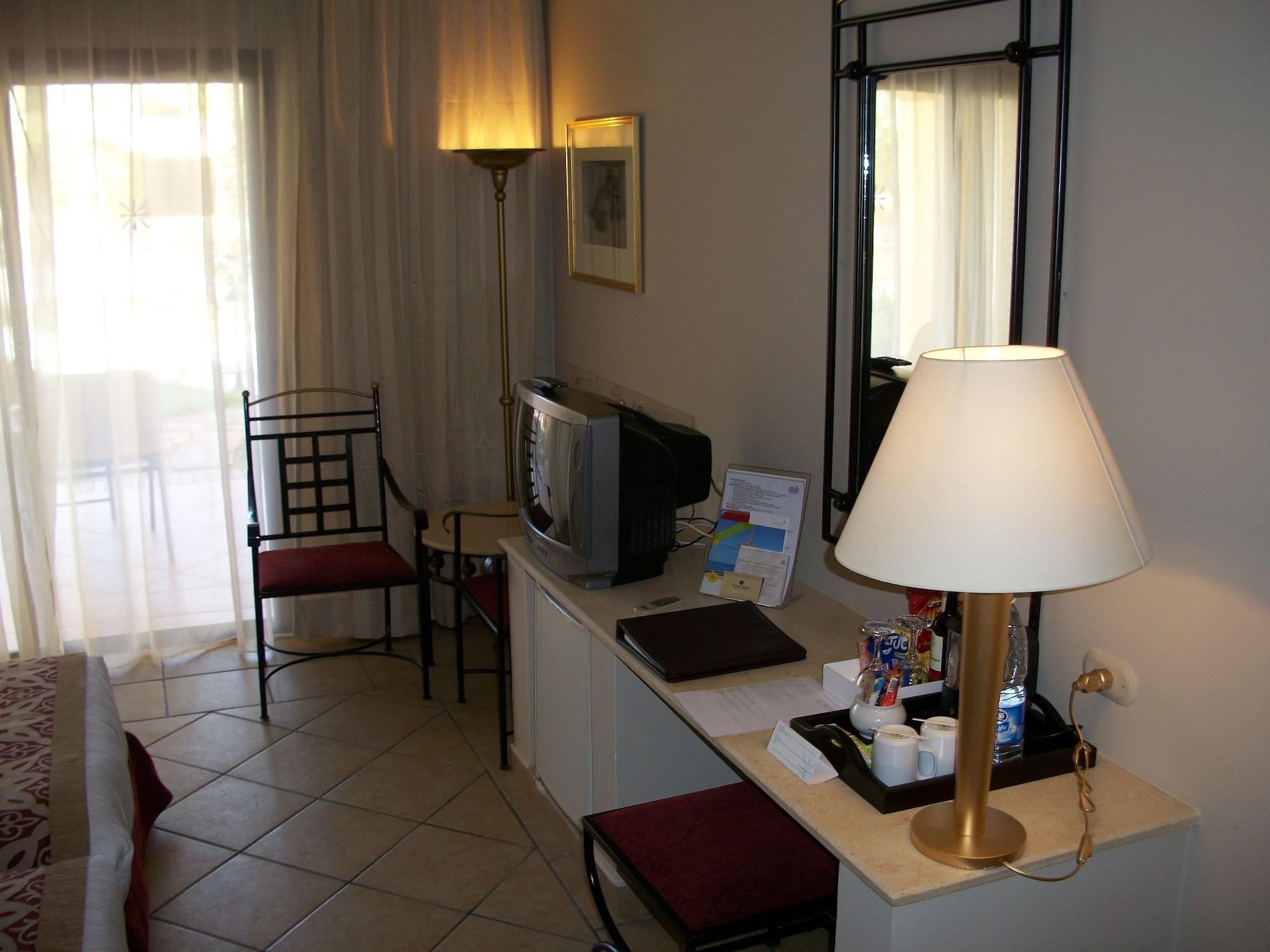 Jaz Makadi Saraya Resort Hurgada Dış mekan fotoğraf A room at the hotel