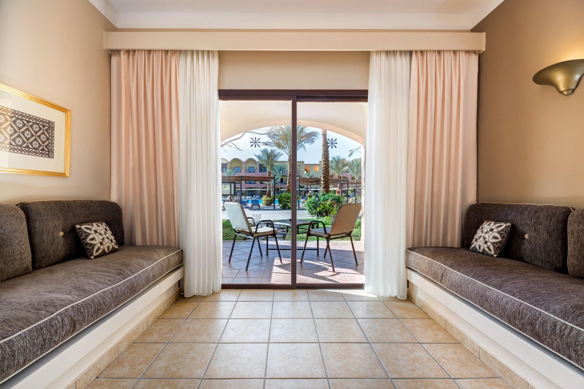 Jaz Makadi Saraya Resort Hurgada Dış mekan fotoğraf A room at the Hilton Sharm El Sheikh Resort