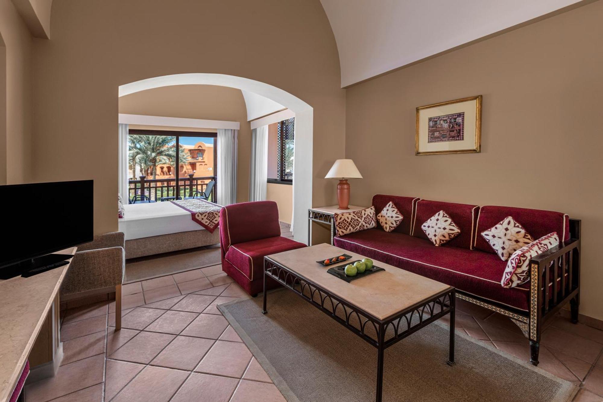 Jaz Makadi Saraya Resort Hurgada Dış mekan fotoğraf A living room at the Fairmont Scottsdale Resort
